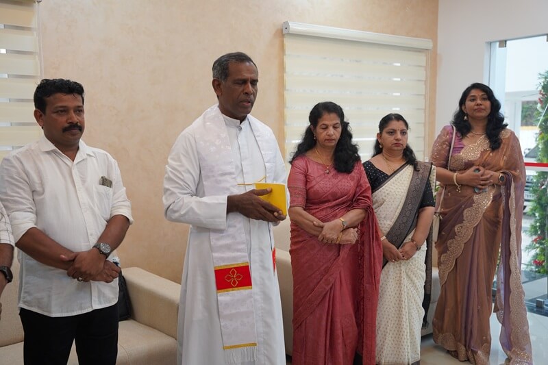 Key Handing Over Ceremony Of Confident Oakwood 1