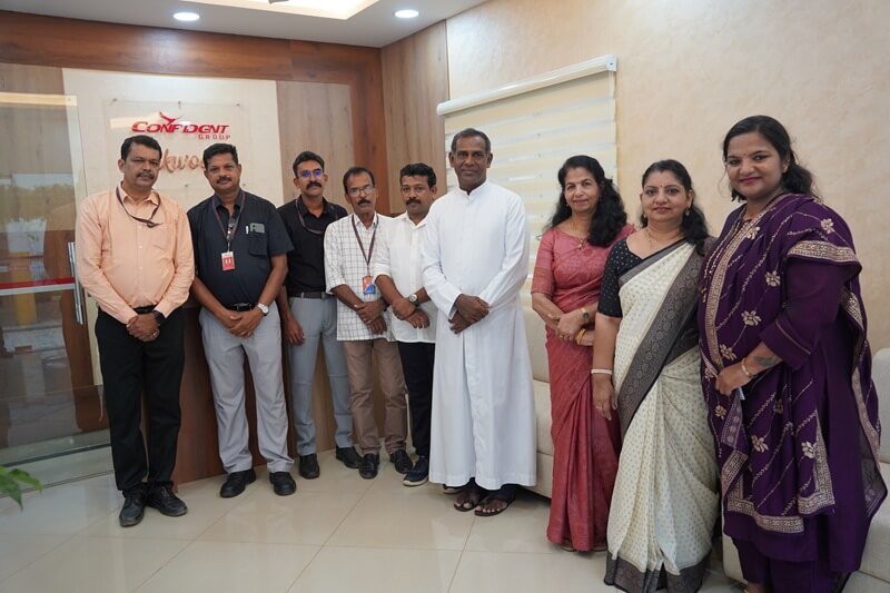 Key Handing Over Ceremony Of Confident Oakwood 1