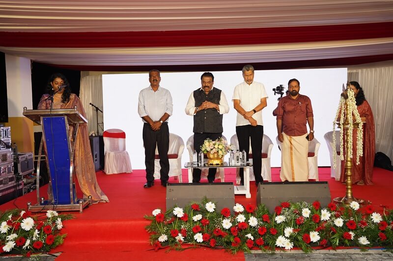 Key Handing Over Ceremony Of Confident Oakwood 1