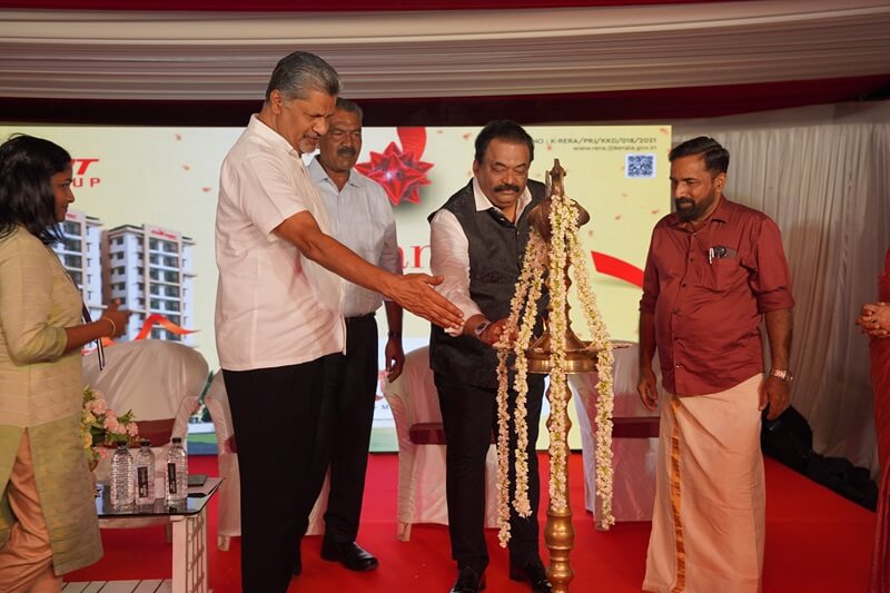 Key Handing Over Ceremony Of Confident Oakwood 1