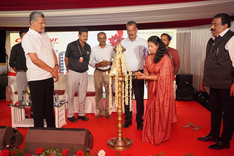 Key Handing Over Ceremony Of Confident Oakwood 1