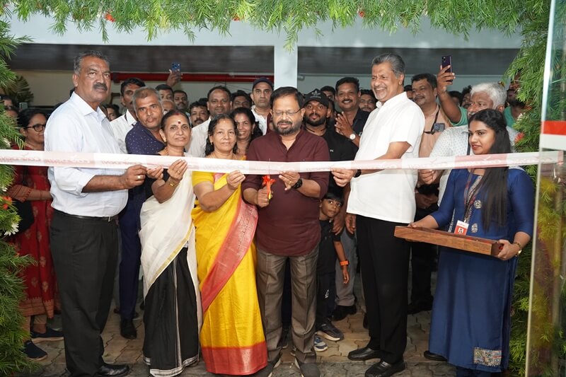 Key Handing Over Ceremony Of Confident Oakwood 1