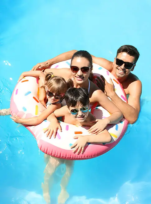 Confident Lakeside Swimming pool